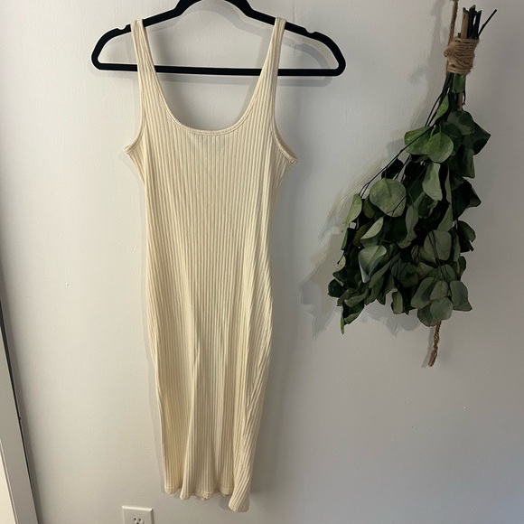 Ribbed Midi dress with slit - Picture 1 of 4